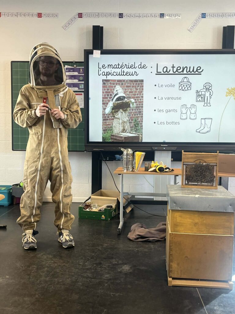 Visite d’un apiculteur chez les plus jeunes